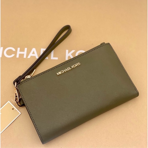 Michael Kors DoubleZip Wallet Wristlet
Phone Case DUFFLE - Picture 10 of 14